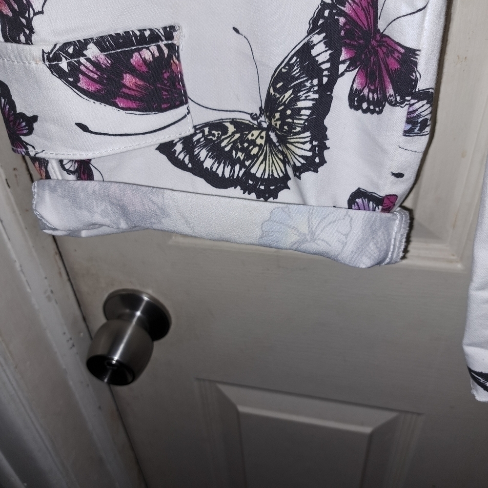 V.I.P butterfly Capris - Picture 3 of 7